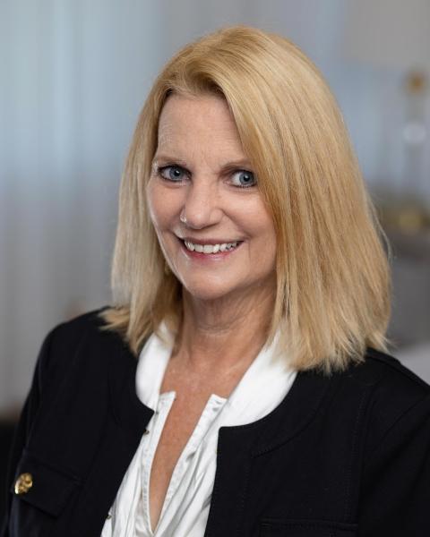 Anna Lee Real Estate Agent