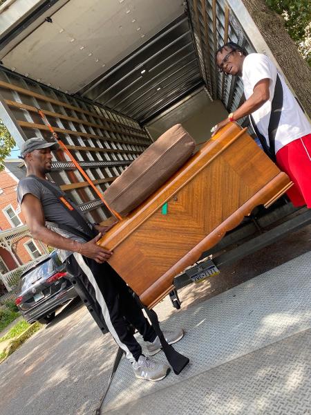 2 Pops & A Truck Movers LLC