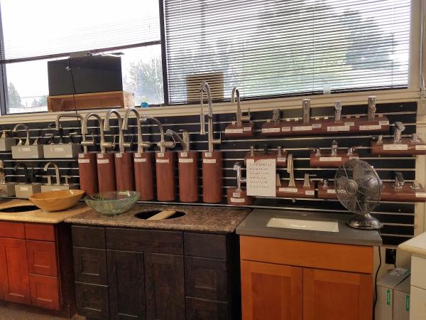 Lihua Cabinets & Granite