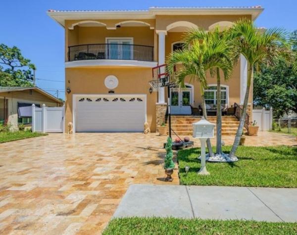 The Glover Real Estate Group With Re/Max Metro