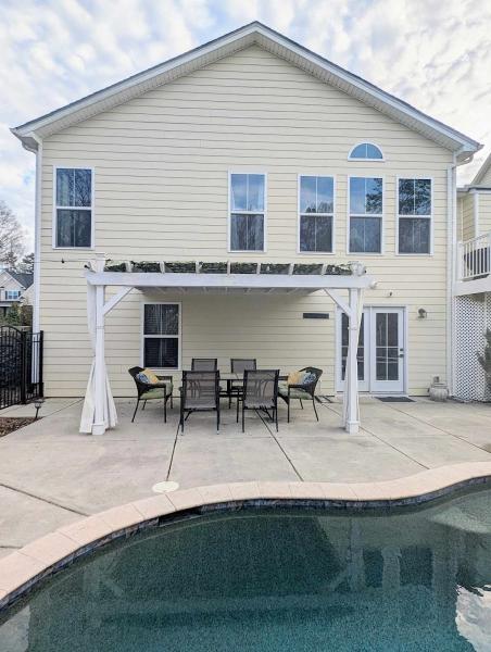 North Decks and Outdoor Living