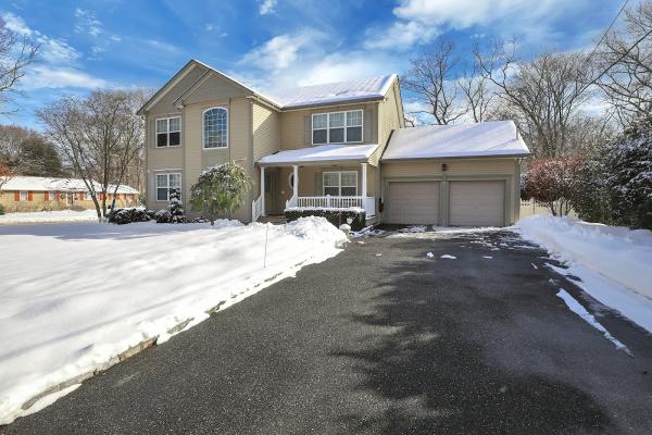 Jill McDowell- Real Estate Agent in Long Island