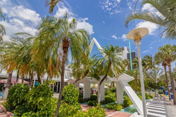 Mega Luxe Homes