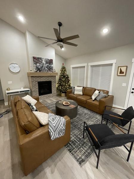 Frontier Custom Homes Inc.