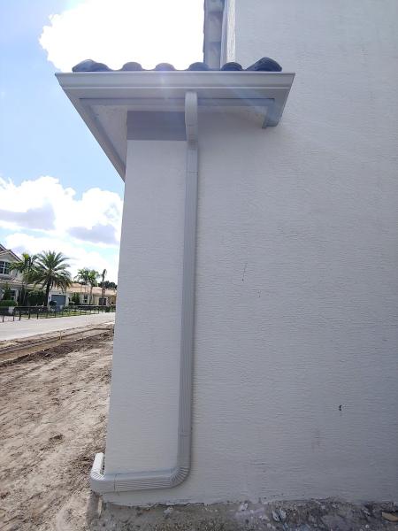 Queeni Seamless Gutters