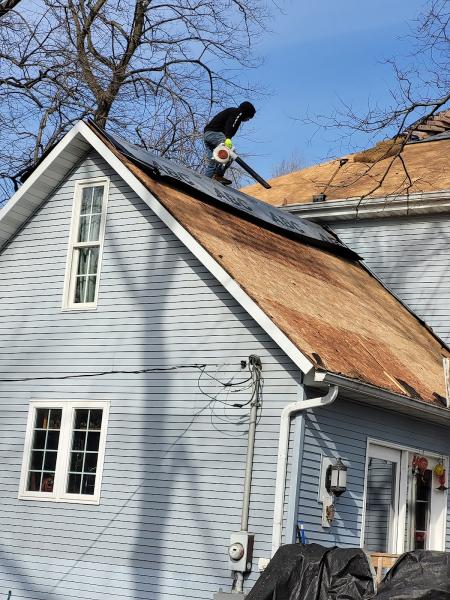 D & R Roofing Inc