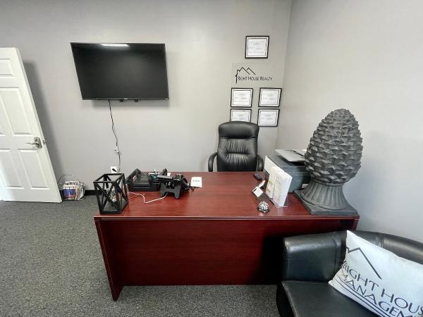 Right House Realty & Associates