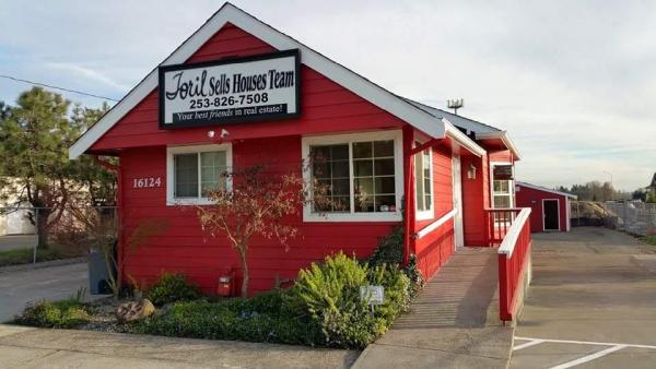 Toril Sells Houses Team