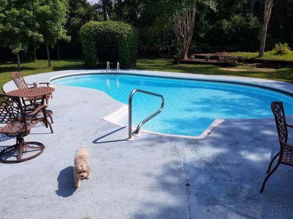 Islandside Pools