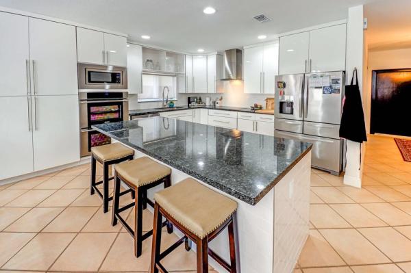 Professional Kitchen Cabinet
