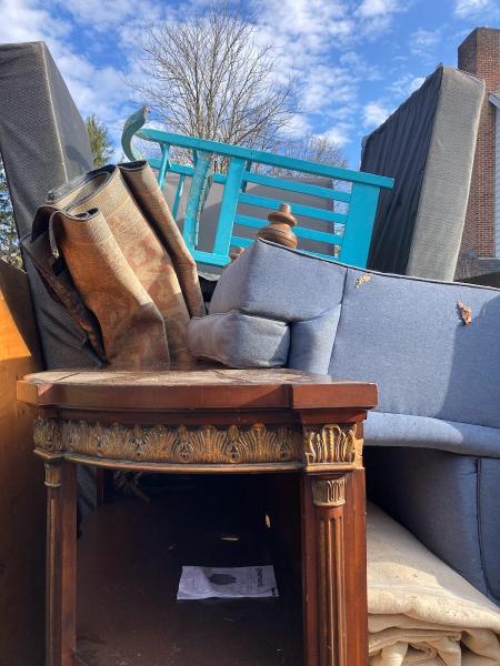 Belle's Hauling & Moving