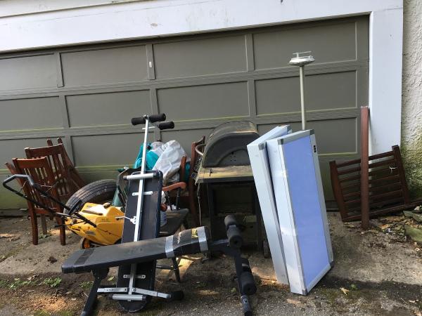 Belle's Hauling & Moving