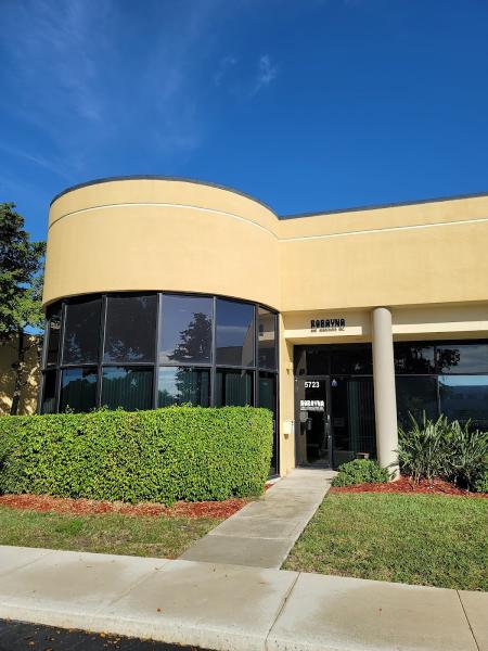 Robayna & Associates