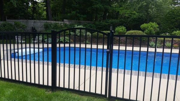 The Fence Guy Inc