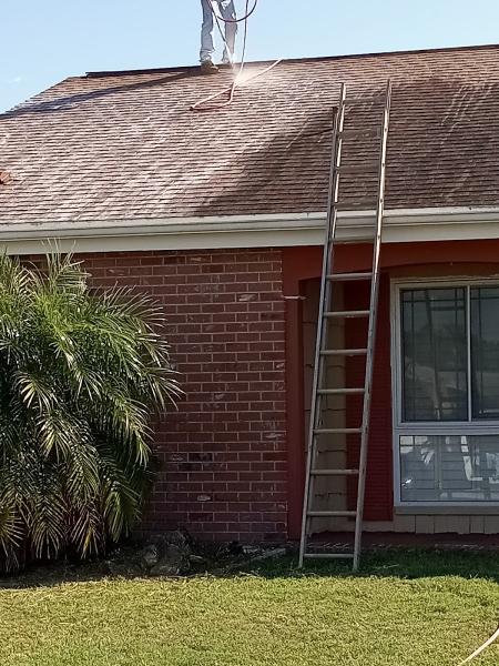 Apple Roof Cleaning