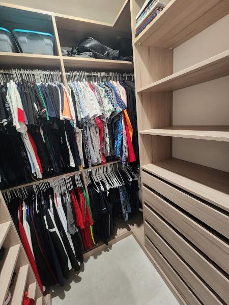 Santana Kitchen & Closet