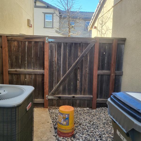 Vickis Fence Company LLC