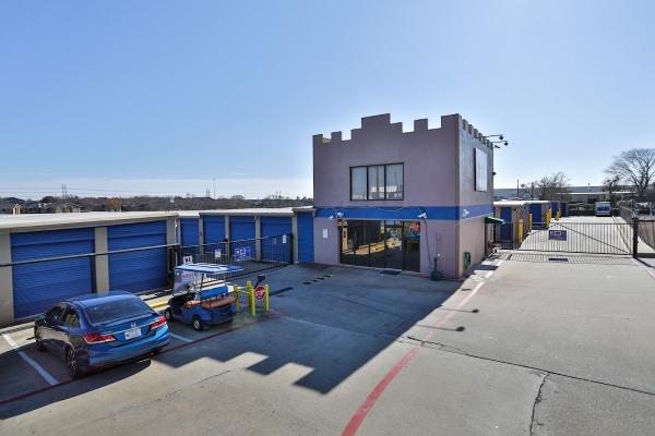Macho Self Storage Irving