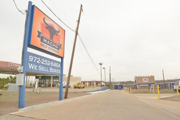 Macho Self Storage Irving