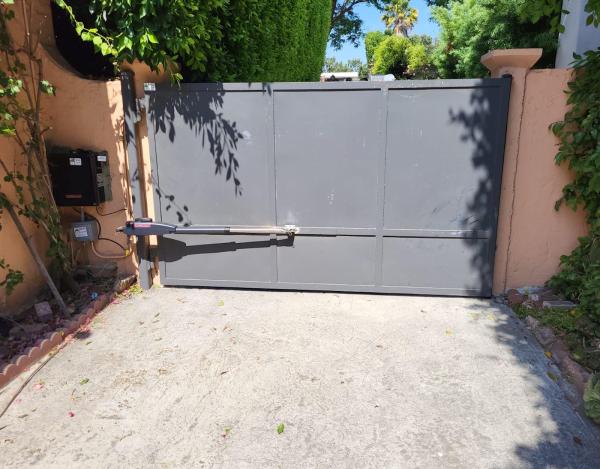 Gates & Garage Door Express Inc