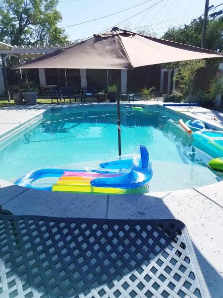 Aqua Pools Cleaning Service
