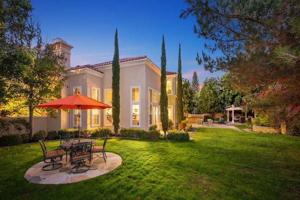 Ayumi Lewis Real Estate