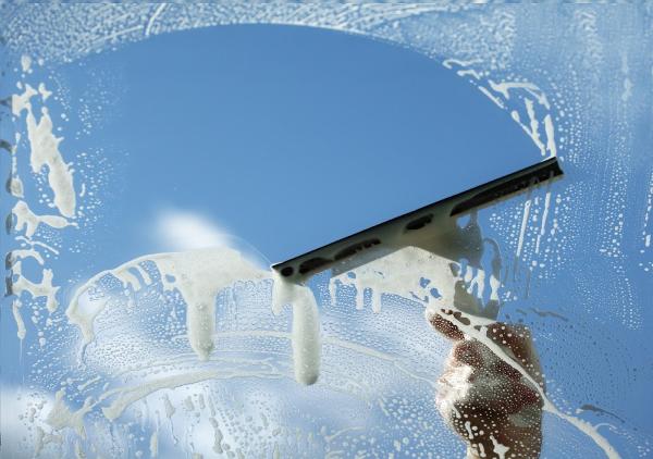 Universal Window Cleaning