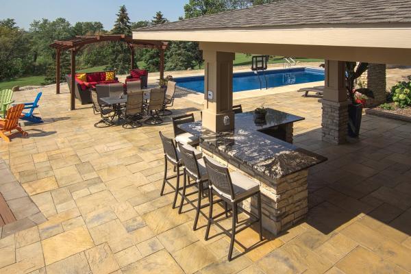 Custom Retaining Walls and Landscaping