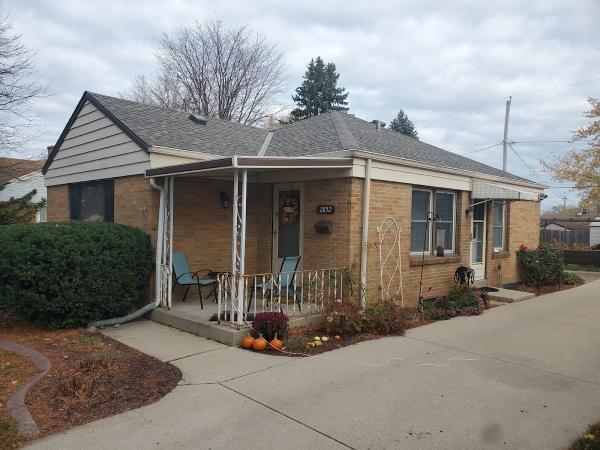 Rob's Roofing LLC