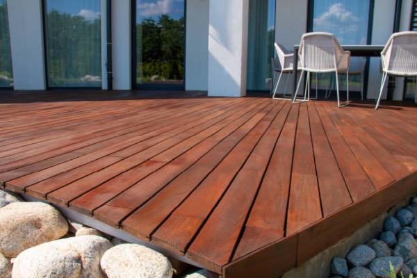 Deck Doc Staining and Sealing