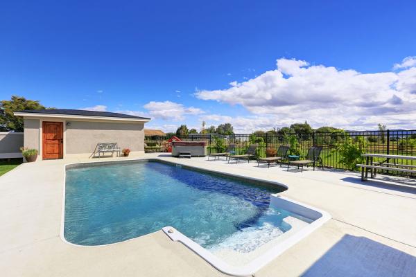 Grace Pool Finishing