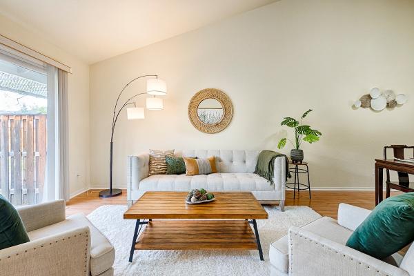 Styling Life Staging