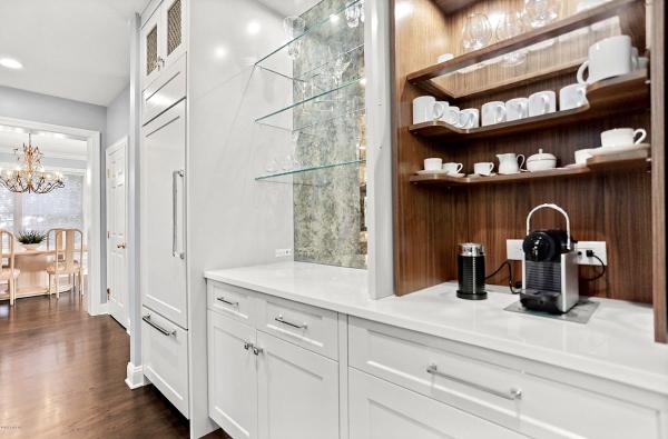 Lanzi Designs & Cabinetry