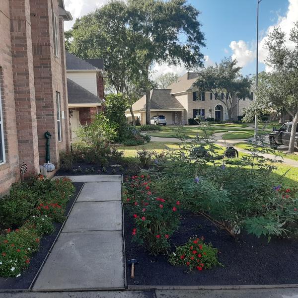 Greenlux Lawn &landscaping