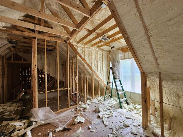 Louisville Spray Foam Insulation / Louisville Insulation