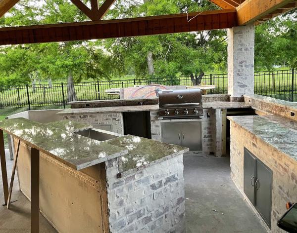 Signature Cabinets and Countertops