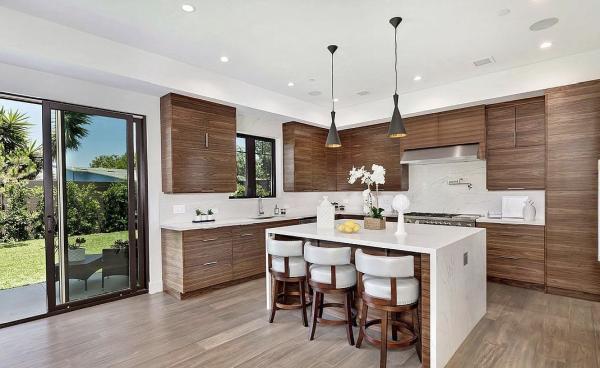 Felipe Cabinets
