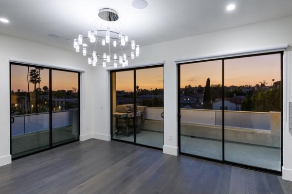 Decades Flooring