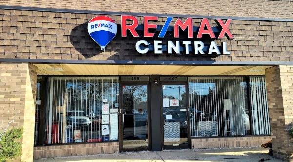 Re/Max Central Realtor