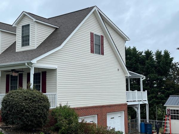 Mike's Pressure Washing & Roof Cleaning