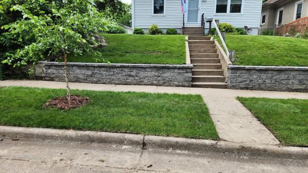Viens Lawn & Landscaping Service