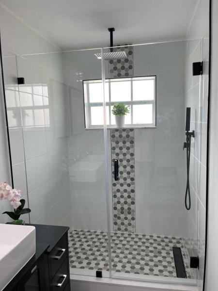 Shower Doors & Mirrors Aventura