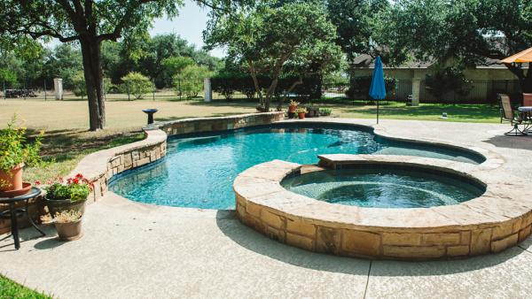 Demeo Custom Pools & Spas