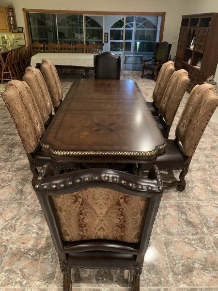 Favored Movers LLC