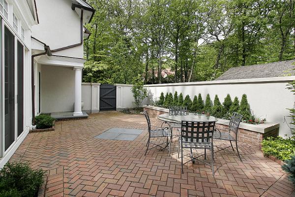 Yanton's Outdoor Living