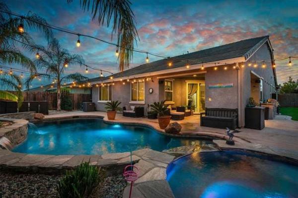 Realty One Group : Brett Freer