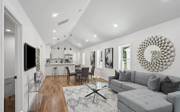 Fruitful Interiors and Staging
