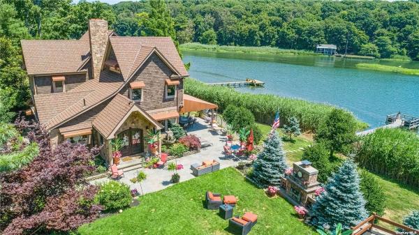 Sahra Mansouri Afati / Realty Connect USA Huntington