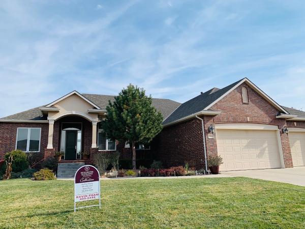 Berkshire Hathaway: Kevin Pham