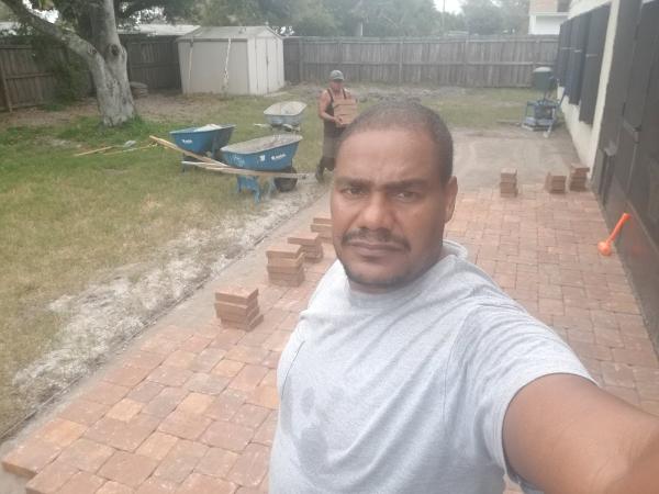 Leonardo Worker Hardscaping